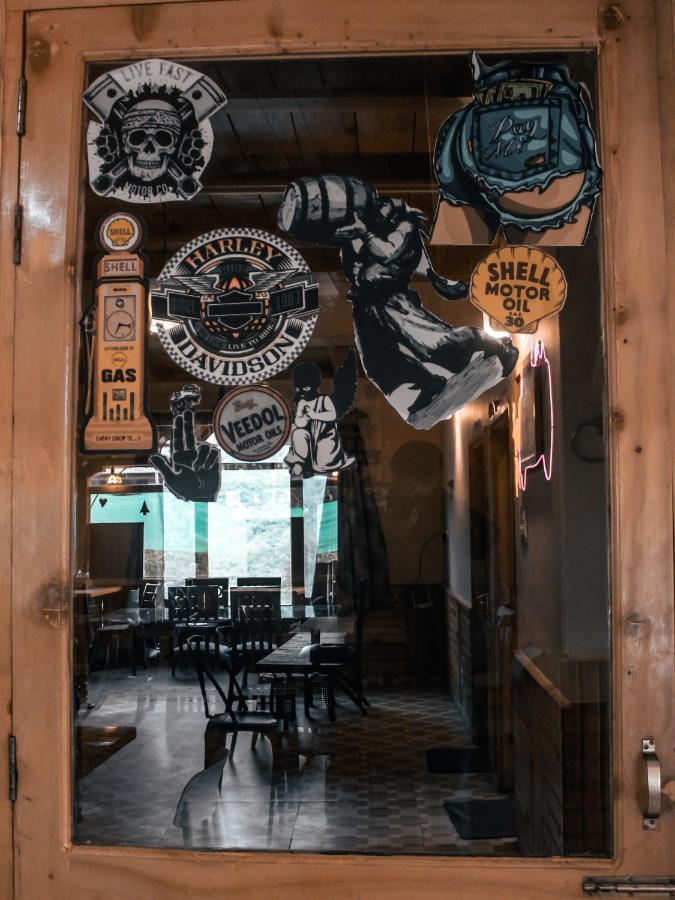 Throttle Shrottle Moto Hostel Manāli Exterior foto