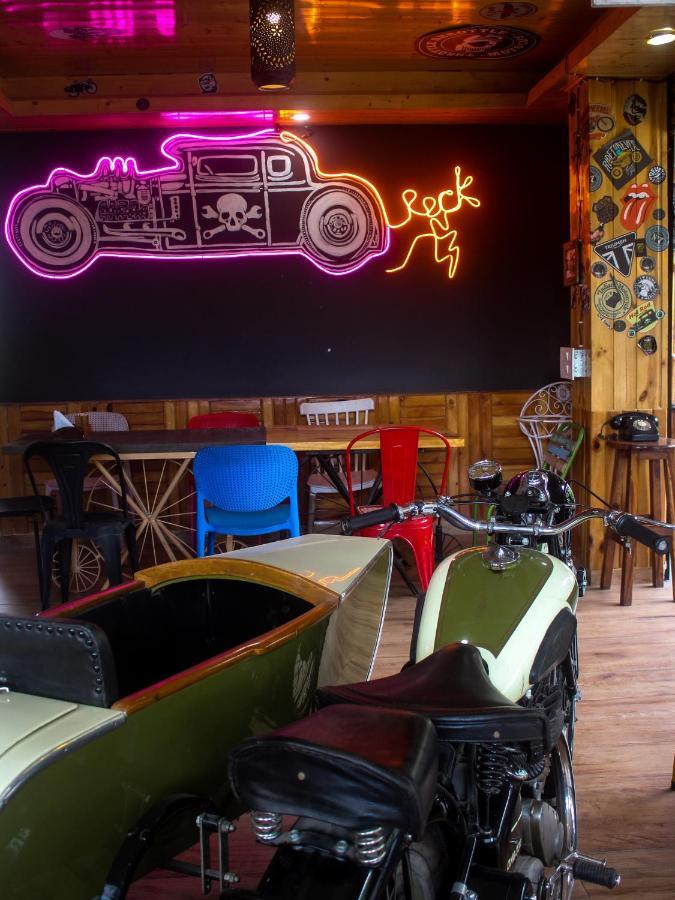 Throttle Shrottle Moto Hostel Manāli Exterior foto